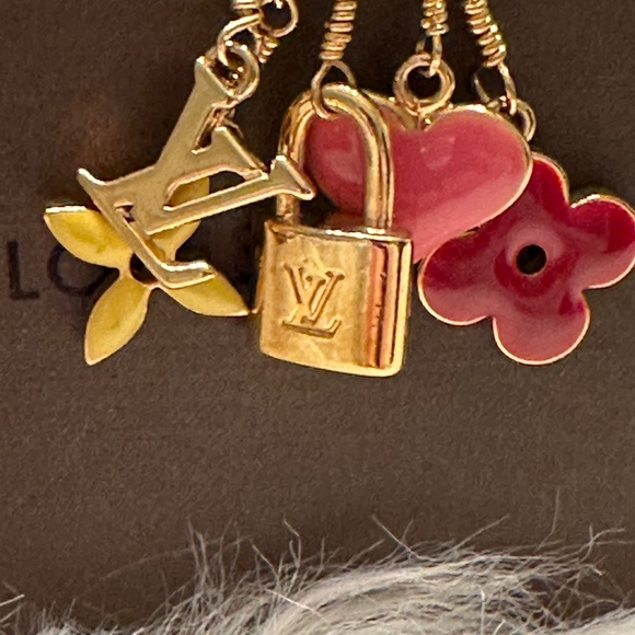 💕Louis Vuitton Charm Brooch💕 - Picture 2 of 4